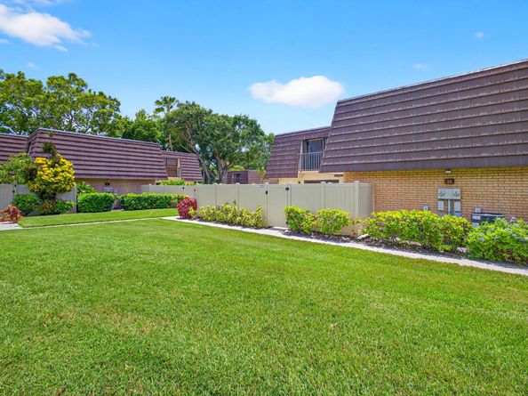 7205 72nd Way, West Palm Beach FL 33407