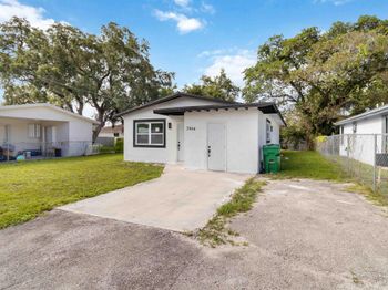 2844 NW 8 Street