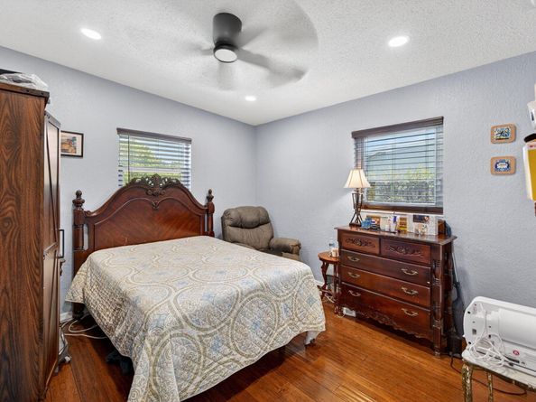 300 SW 25th Avenue, Fort Lauderdale FL 33312