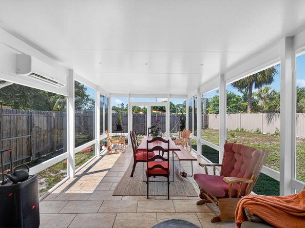 300 SW 25th Avenue, Fort Lauderdale FL 33312
