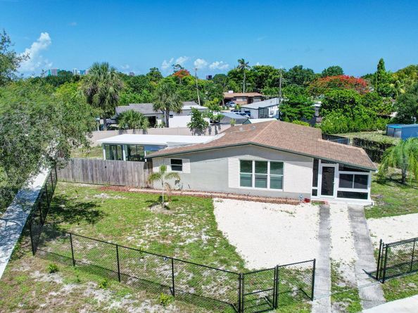 300 SW 25th Avenue, Fort Lauderdale FL 33312