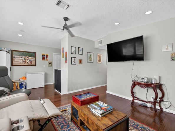 300 SW 25th Avenue, Fort Lauderdale FL 33312