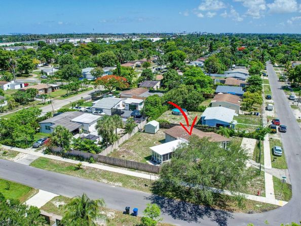 300 SW 25th Avenue, Fort Lauderdale FL 33312
