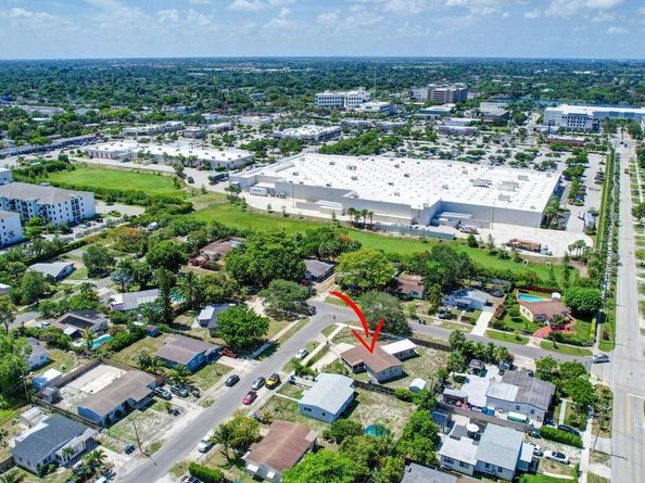 300 SW 25th Avenue, Fort Lauderdale FL 33312