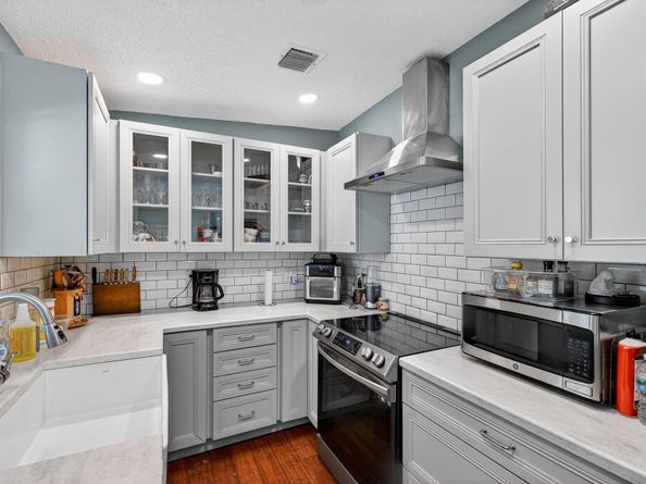 300 SW 25th Avenue, Fort Lauderdale FL 33312
