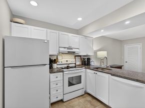 1605 S Us Highway 1 202v6, Jupiter FL 33477