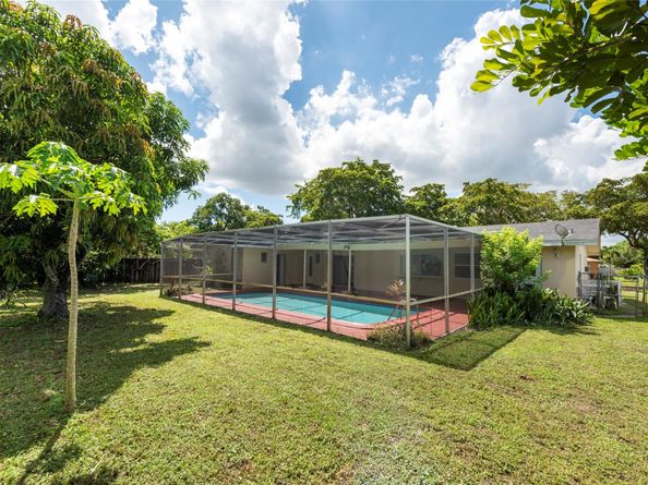 7441 NW 13th St, Plantation FL 33313