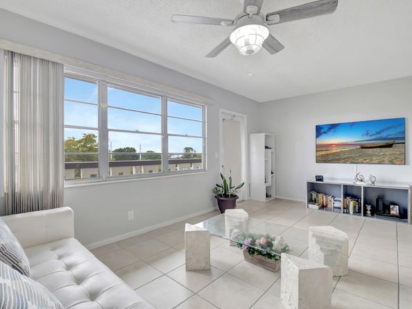 425 Southampton B 425, West Palm Beach FL 33417