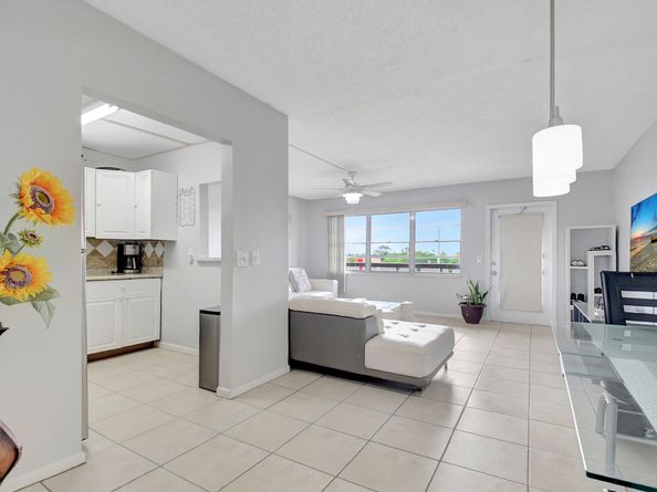 425 Southampton B 425, West Palm Beach FL 33417