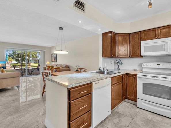 2801 NW 47th Ter 106, Lauderdale Lakes FL 33313