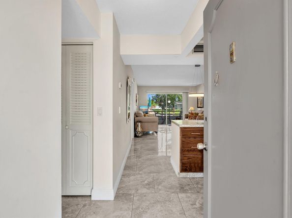 2801 NW 47th Ter 106, Lauderdale Lakes FL 33313
