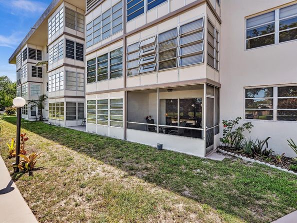 2801 NW 47th Ter 106, Lauderdale Lakes FL 33313