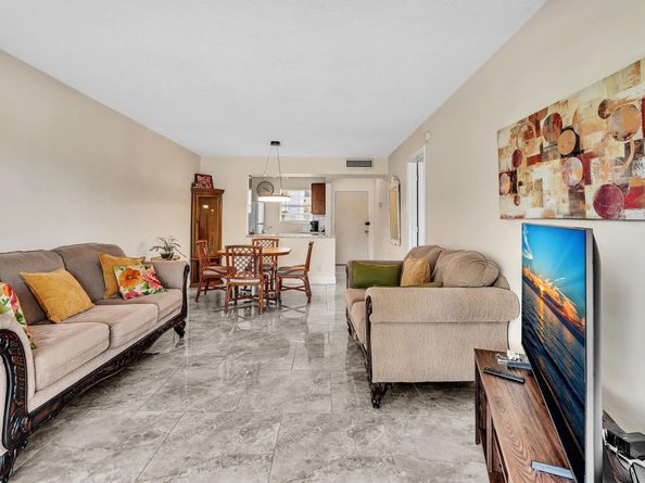 2801 NW 47th Ter 106, Lauderdale Lakes FL 33313