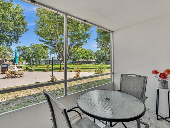 2801 NW 47th Ter 106, Lauderdale Lakes FL 33313