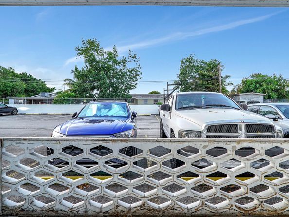 15610 NE 6th Avenue NE 10c, Miami FL 33162