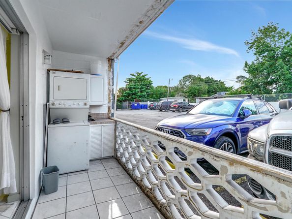 15610 NE 6th Avenue NE 10c, Miami FL 33162
