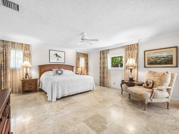 489 S Country Club Drive, Atlantis FL 33462