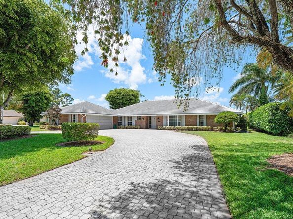 489 S Country Club Drive, Atlantis FL 33462