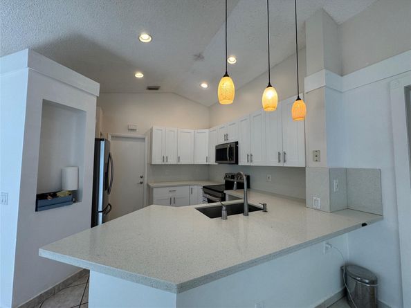 4077 Pine Ridge Ln, Weston FL 33331