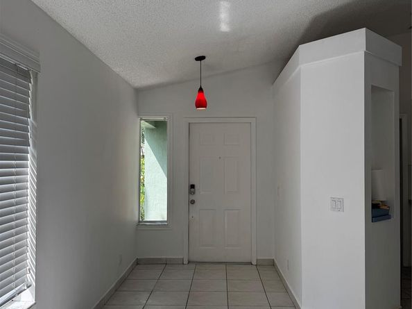 4077 Pine Ridge Ln, Weston FL 33331
