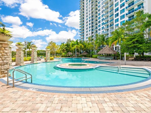 2641 N Flamingo Rd TH7, Sunrise FL 33323