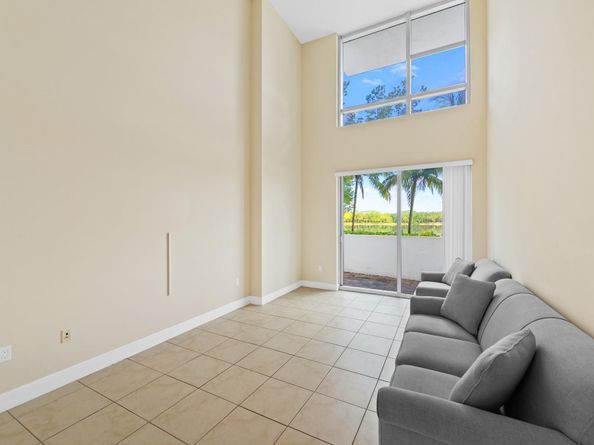2641 N Flamingo Rd TH7, Sunrise FL 33323