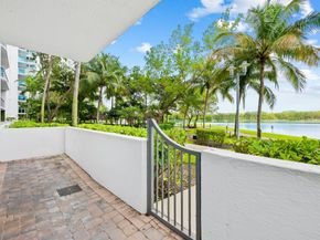 2641 N Flamingo Rd TH7, Sunrise FL 33323