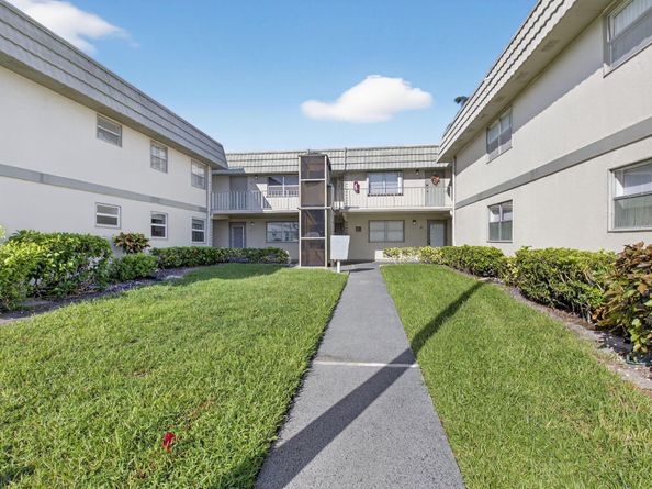 60 Brittany B, Delray Beach FL 33446