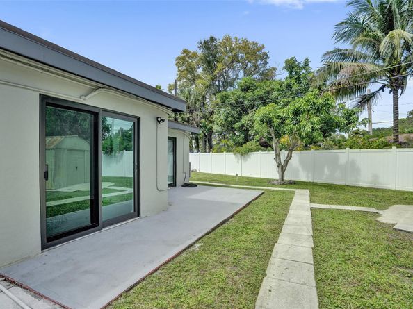 1613 SW 12th Ct, Fort Lauderdale FL 33312