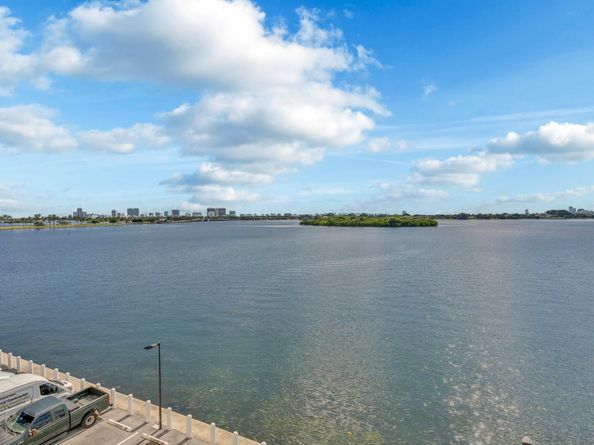 11930 N Bayshore Dr 404, North Miami FL 33181