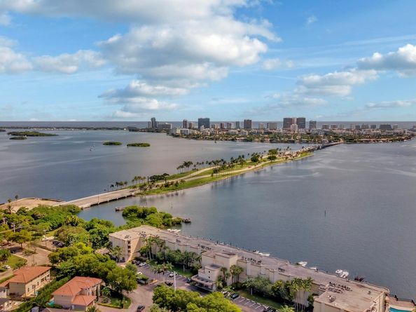 11930 N Bayshore Dr 404, North Miami FL 33181