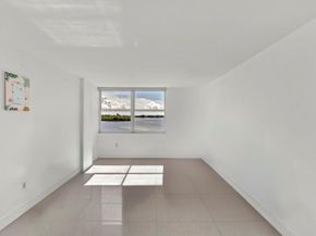 11930 N Bayshore Dr 404, North Miami FL 33181