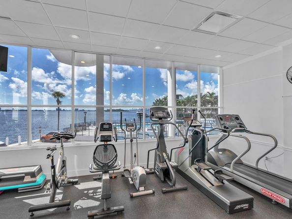 11930 N Bayshore Dr 404, North Miami FL 33181
