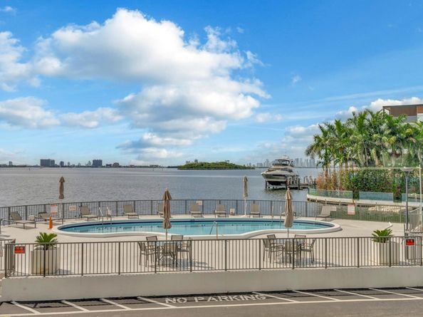 11930 N Bayshore Dr 404, North Miami FL 33181