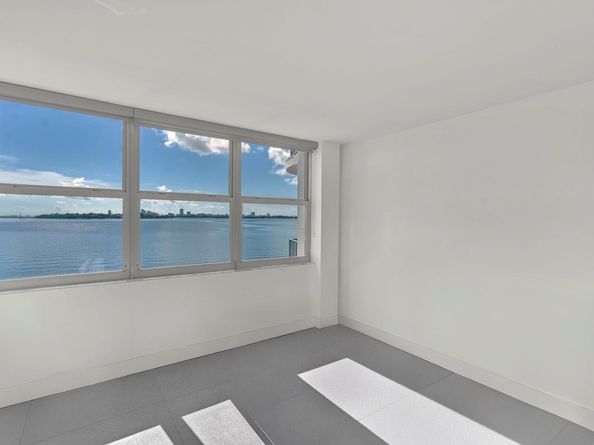11930 N Bayshore Dr 404, North Miami FL 33181