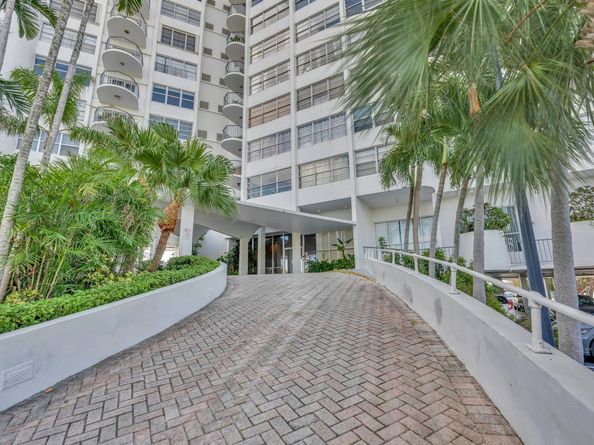 11930 N Bayshore Dr 404, North Miami FL 33181