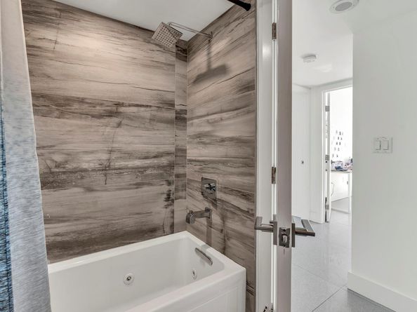 11930 N Bayshore Dr 404, North Miami FL 33181