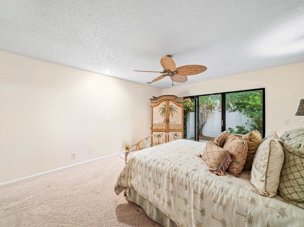 6 Woods Lane, Boynton Beach FL 33436