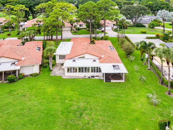 6 Woods Lane, Boynton Beach FL 33436