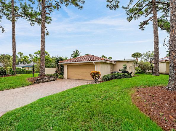 6 Woods Lane, Boynton Beach FL 33436