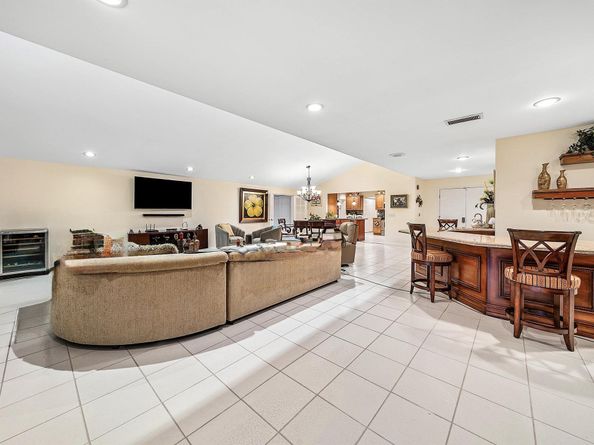 6 Woods Lane, Boynton Beach FL 33436