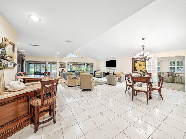 6 Woods Lane, Boynton Beach FL 33436