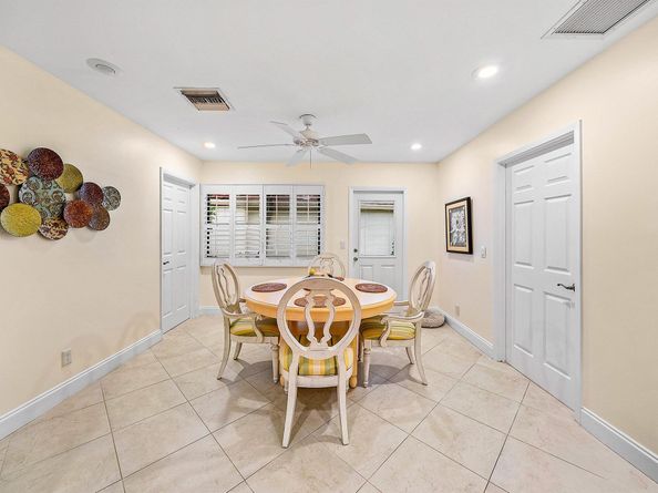 6 Woods Lane, Boynton Beach FL 33436