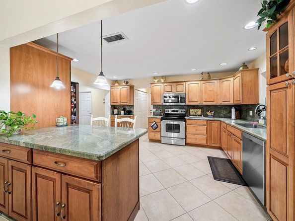 6 Woods Lane, Boynton Beach FL 33436