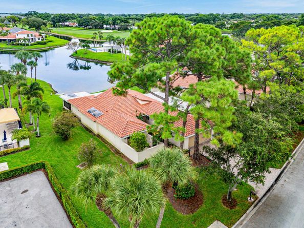 6 Woods Lane, Boynton Beach FL 33436