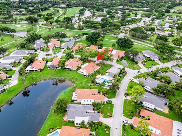 6 Woods Lane, Boynton Beach FL 33436