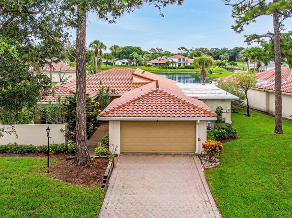 6 Woods Lane, Boynton Beach FL 33436