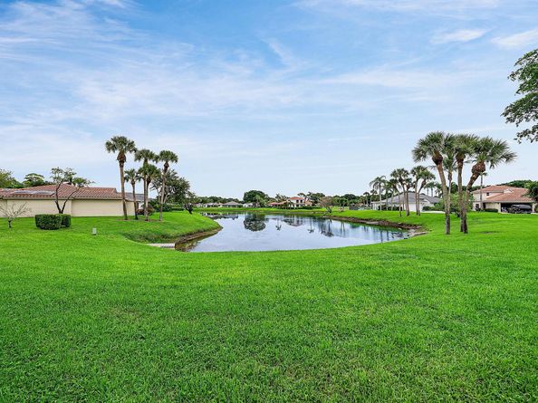 6 Woods Lane, Boynton Beach FL 33436