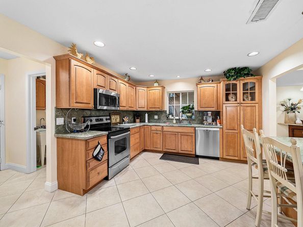 6 Woods Lane, Boynton Beach FL 33436