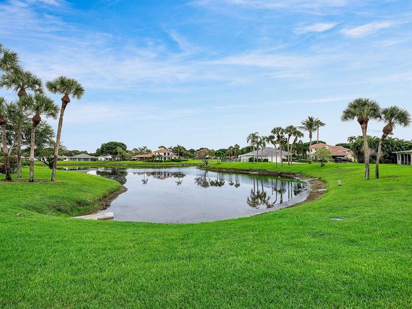 6 Woods Lane, Boynton Beach FL 33436